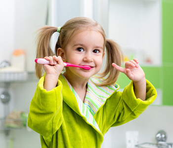 When a child should see a Houston dentist for their first checkup