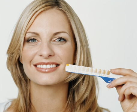 Woman smiling with beautiful whiten teeth