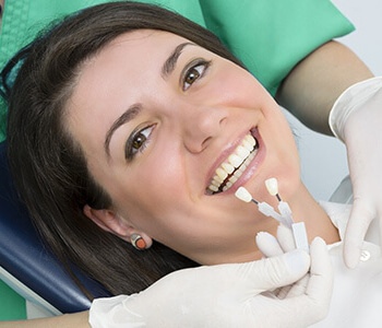 Houston, TX area patients can improve their smile with professional teeth whitening services